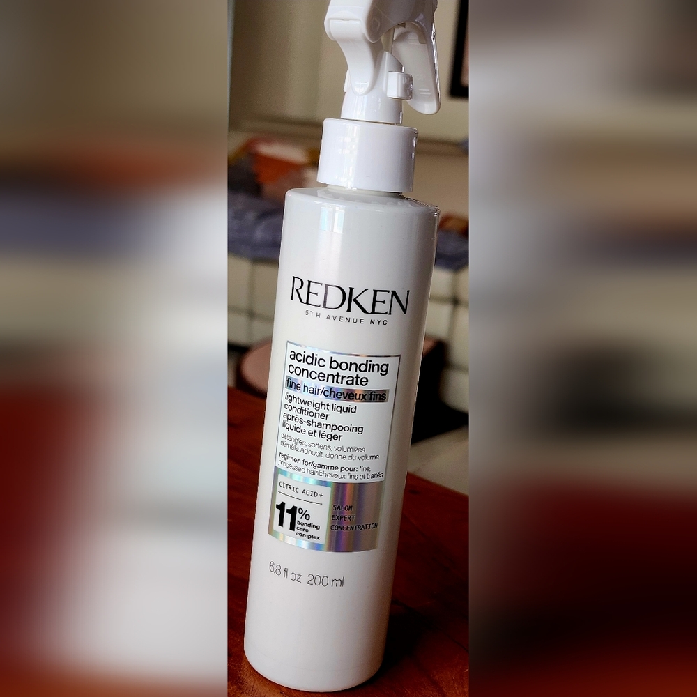 Redken White Acidic Bonding Concentrate Spray Conditioner